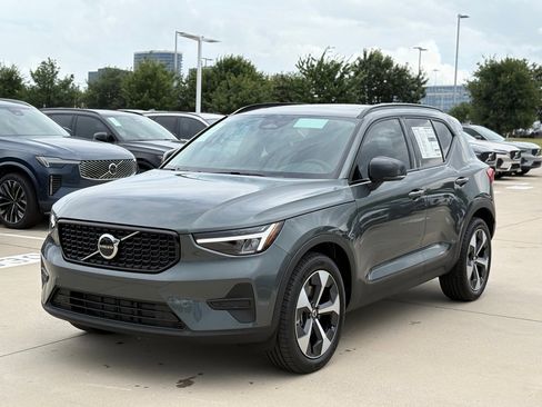 New 2026 Volvo XC40 B5 Core w/ Protection Package Premier image 3
