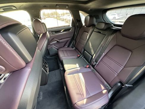 Used 2026 Porsche Cayenne GTS AWD/4WD image 40
