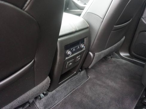 Used 2021 Chevrolet Traverse RS AWD/4WD image 15