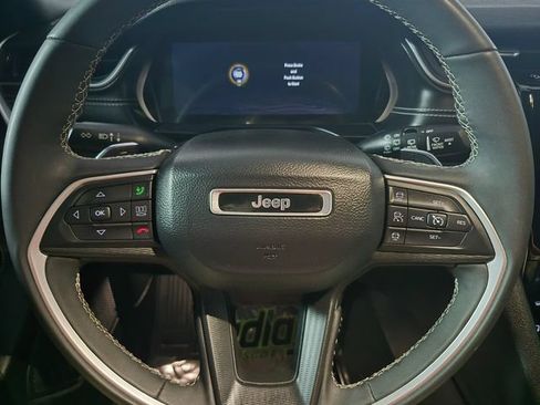 Used 2023 Jeep Grand Cherokee Altitude AWD/4WD image 18
