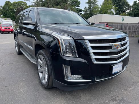 Used 2016 Cadillac Escalade ESV Luxury AWD/4WD image 7