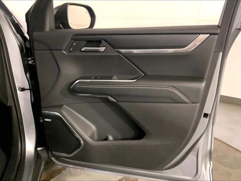 Used 2025 GMC Acadia Elevation AWD/4WD image 25