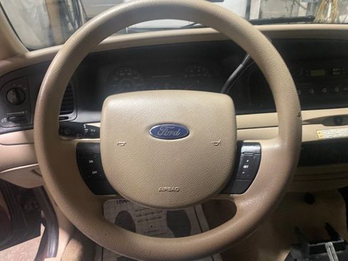 Used 2010 Ford Crown Victoria Police Interceptor image 8