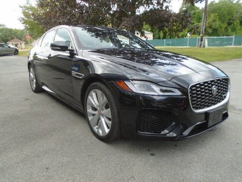 Used 2022 Jaguar XF R-Dynamic SE image 3