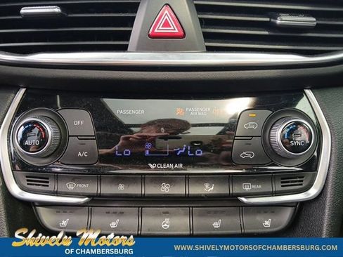 Used 2020 Hyundai Santa Fe Limited AWD/4WD image 23