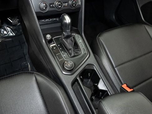 Used 2019 Volkswagen Tiguan SE image 22