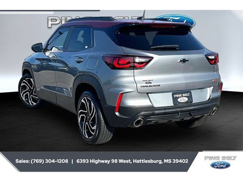Used 2024 Chevrolet TrailBlazer RS FWD image 2