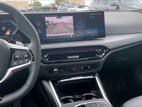 Used 2025 BMW 330i Sedan w/ Premium Package image 8