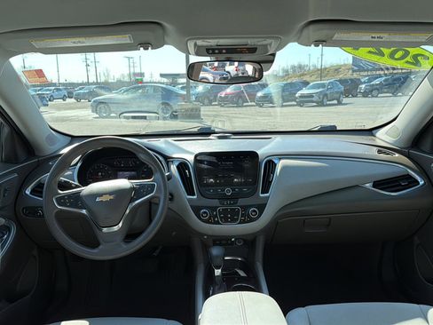 Used 2021 Chevrolet Malibu LT FWD image 17