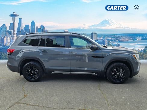Used 2024 Volkswagen Atlas Peak Edition SEL AWD/4WD image 2