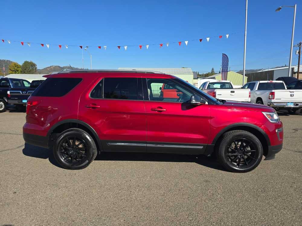 Used 2019 Ford Explorer XLT w/ Equipment Group 202A AWD/4WD image 6