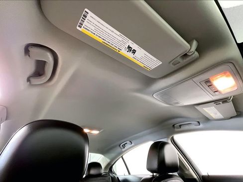 Used 2017 Buick Regal Sport Touring image 20