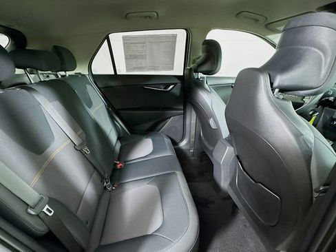 Used 2025 Kia Niro LX image 25