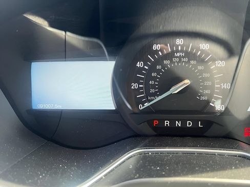 Used 2017 Ford Fusion SE w/ Fusion SE Technology Package FWD image 16