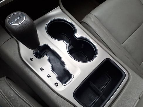 Used 2011 Jeep Grand Cherokee Laredo image 28