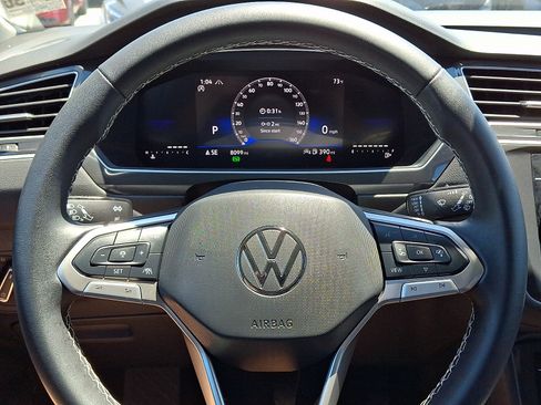 Used 2024 Volkswagen Tiguan SE AWD/4WD image 17