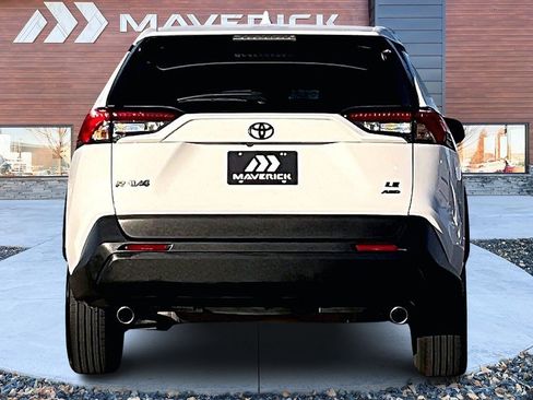Used 2022 Toyota RAV4 LE image 6