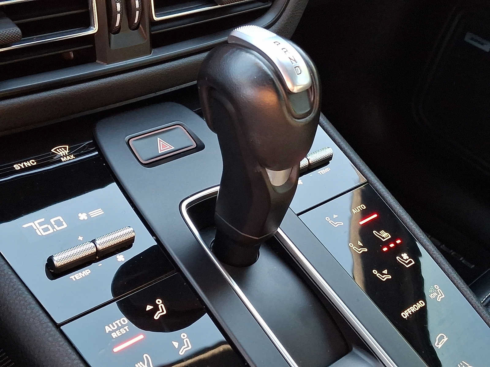Used 2024 Porsche Macan AWD/4WD image 13