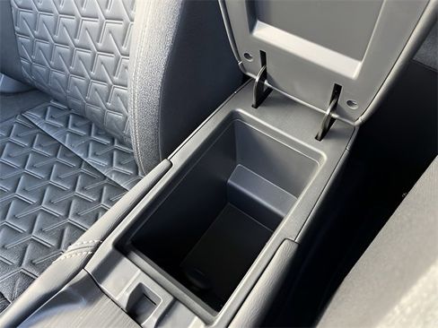 Used 2025 Nissan Kicks SV image 21