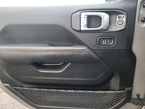 Used 2021 Jeep Wrangler Unlimited Sahara w/ Cold Weather Group image 13