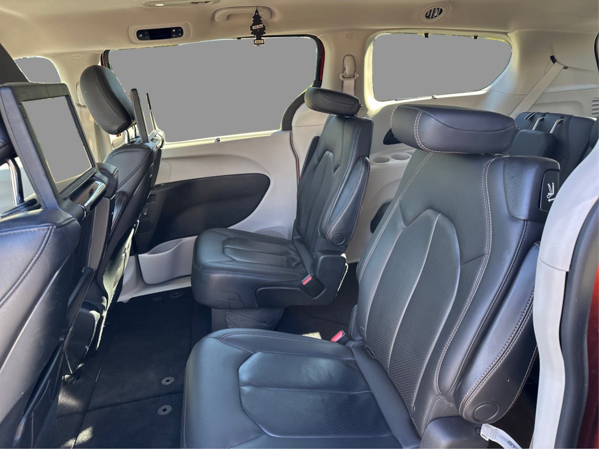 Used 2018 Chrysler Pacifica Touring-L Plus FWD image 11