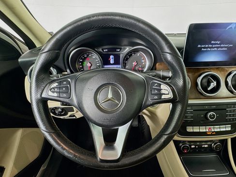 Used 2018 Mercedes-Benz GLA 250 image 11