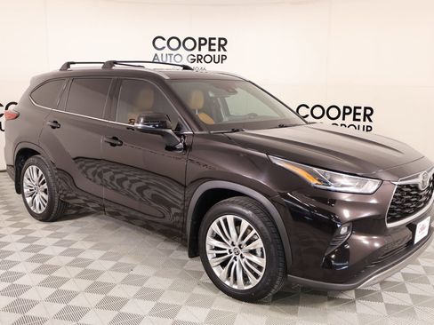 Used 2022 Toyota Highlander Platinum image 1