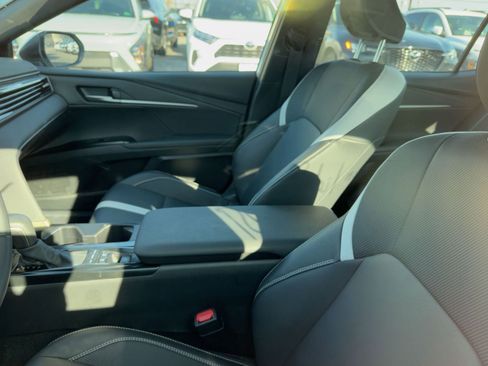 Used 2025 Toyota Camry SE image 7