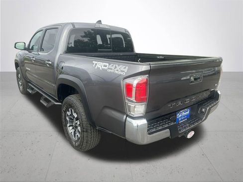 Certified 2022 Toyota Tacoma TRD Off-Road AWD/4WD image 10