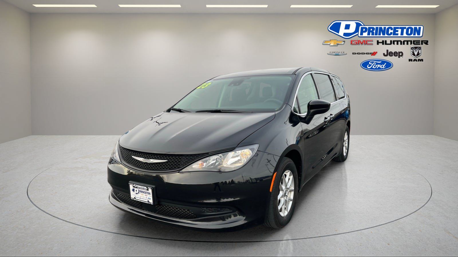 Used 2023 Chrysler Voyager LX FWD image 3