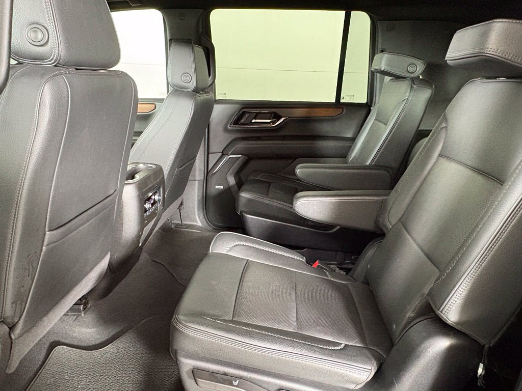 Used 2025 GMC Yukon XL Denali AWD/4WD image 43