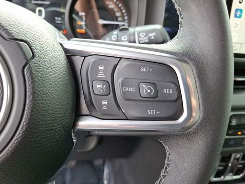 Certified 2025 Jeep Wrangler Unlimited Sahara w/ Safety Group AWD/4WD image 21