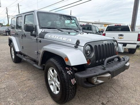 Used 2015 Jeep Wrangler Unlimited Sahara w/ Max Tow Package AWD/4WD image 4