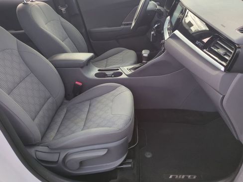 Certified 2022 Kia Niro LX image 26