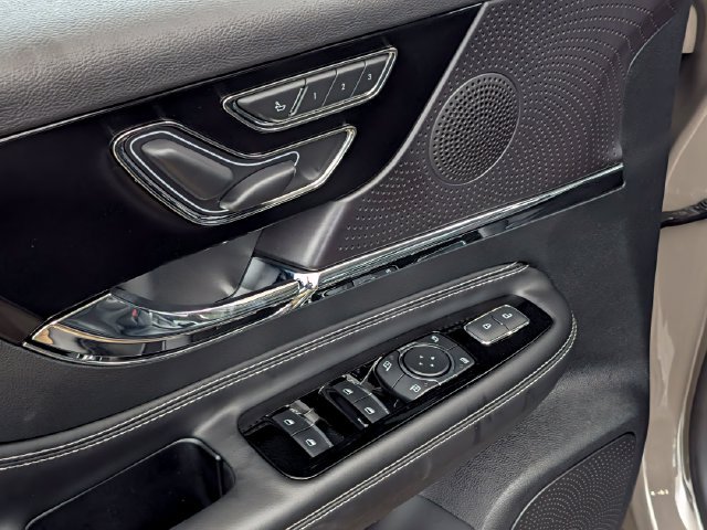 Certified 2025 Lincoln Corsair AWD w/ Equipment Group 101A image 12