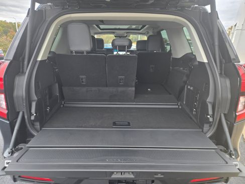 New 2025 Ford Expedition Active image 8