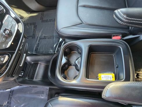 Used 2025 Chrysler Pacifica Select FWD image 30
