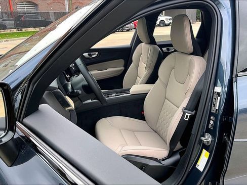 New 2026 Volvo XC60 B5 Plus w/ Protection Package Premier image 37