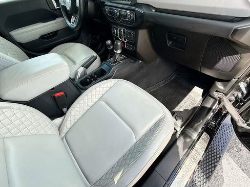 Used 2021 Jeep Wrangler Unlimited Sahara image 33
