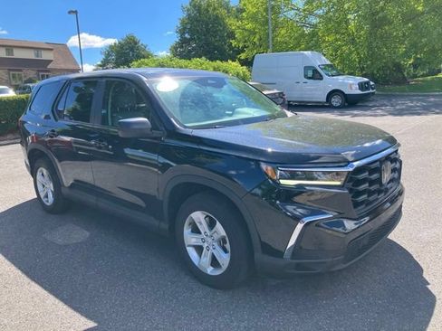 Used 2023 Honda Pilot LX image 1