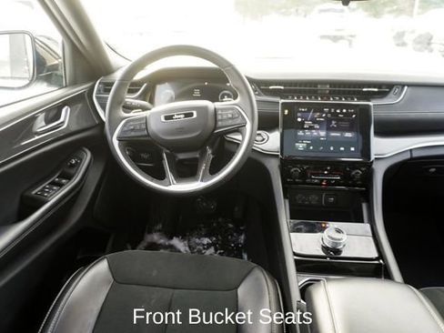 Used 2023 Jeep Grand Cherokee Altitude image 10