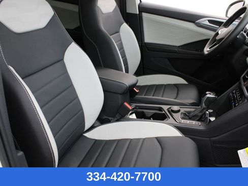 New 2026 Volkswagen Taos SEL image 23