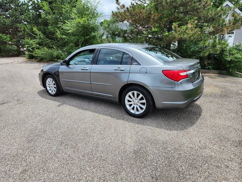 Used 2012 Chrysler 200 Touring FWD image 5