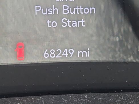 Used 2019 Jeep Cherokee Latitude Plus w/ Comfort/Convenience Group FWD image 4