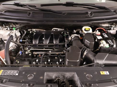 Used 2019 Ford Explorer XLT FWD image 18