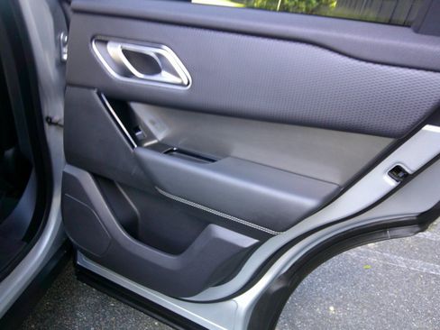 Used 2019 Land Rover Range Rover Velar S AWD/4WD image 36