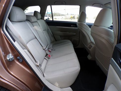 Used 2011 Subaru Outback 3.6R Premium image 10