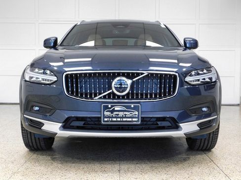 Used 2026 Volvo V90 B6 Cross Country Ultra image 2