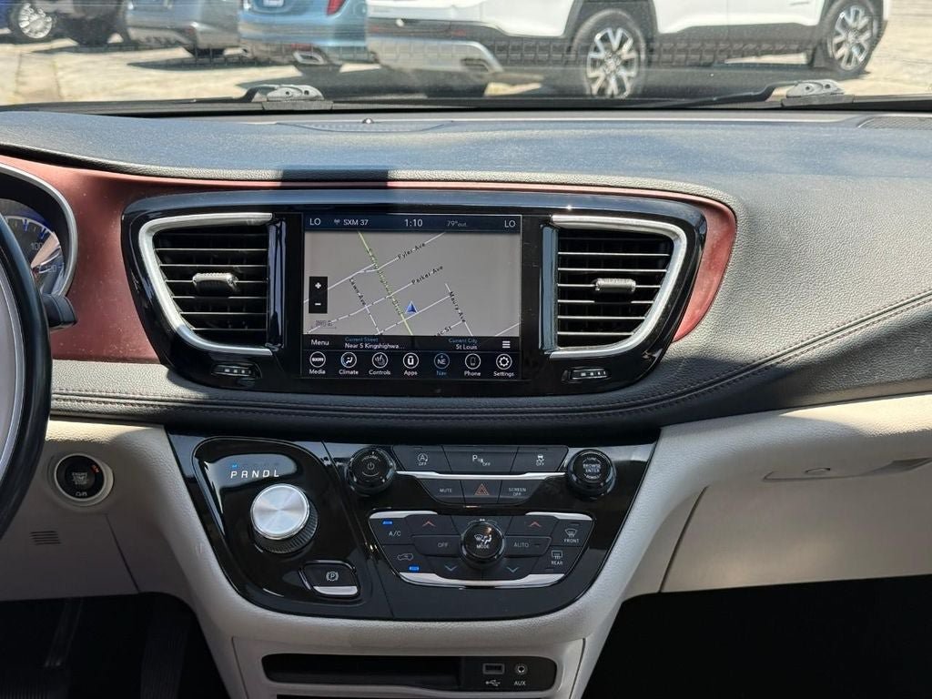 Used 2020 Chrysler Pacifica Limited FWD image 15