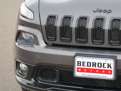 Used 2018 Jeep Cherokee Latitude AWD/4WD image 9